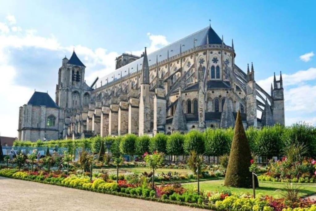 Le Baldaquin Quartier Cathedrale-Marais Apartment Bourges Exterior photo